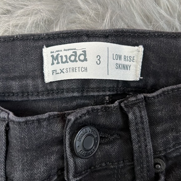 EUC Mudd Low Rise Skinny Distressed Jeans sz 3 - Picture 2 of 5